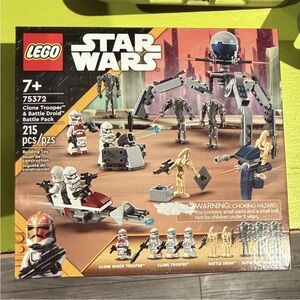LEGO Star Wars Clone Trooper & Droid Set. Item # 75372.